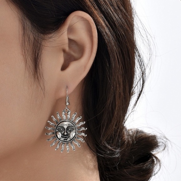 Any 4/$25! Silver Smiling Sun Face Boho Drop Earrings - Picture 4 of 7